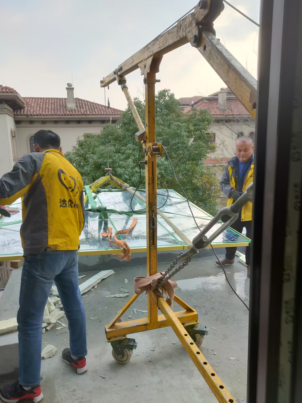 嘉定搬家 嘉定沙发吊装 床垫吊装 电视吊装 家具吊装